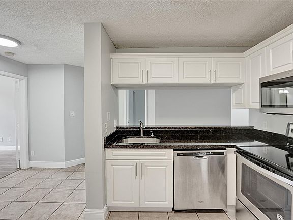 5th image of 1032 Coral Club Drive #1032