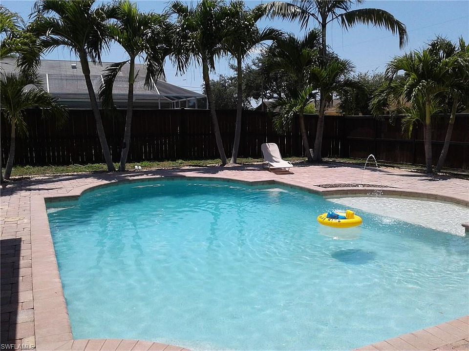 1st image of 202 SE 20th Ct