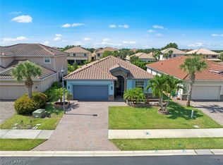 2342 Heydon Cir E, Naples, FL 34120
