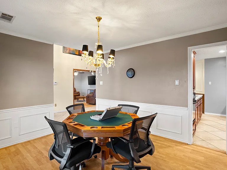 1424 Cobblestone Dr — Photo 16