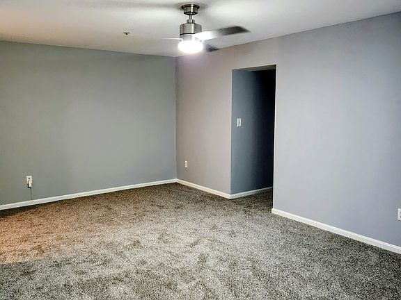 Large Living Room (new carpet)