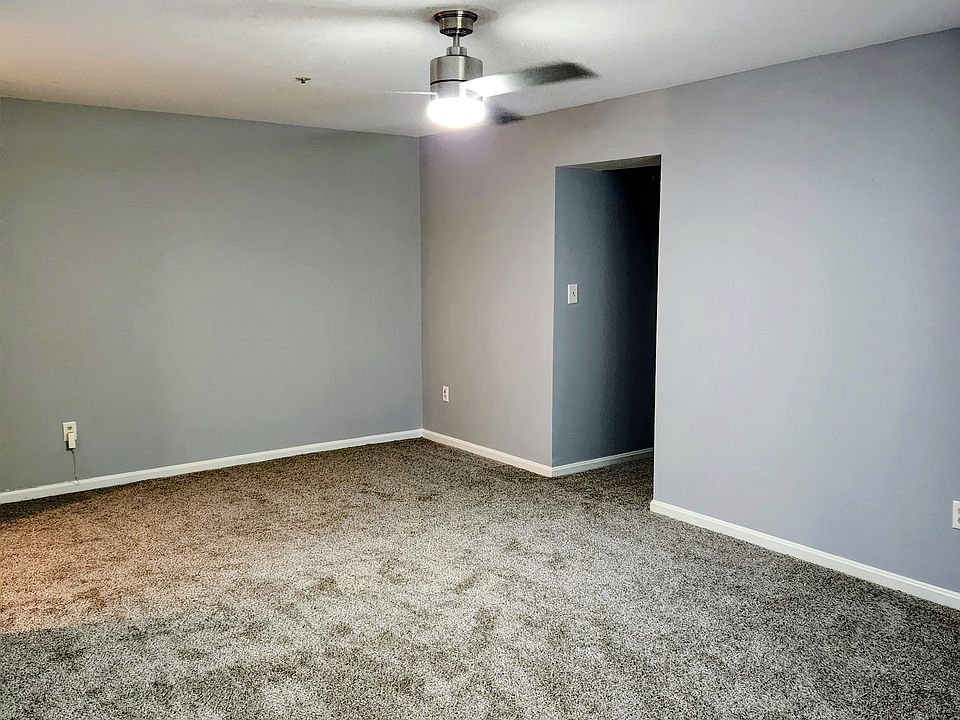Large Living Room (new carpet)