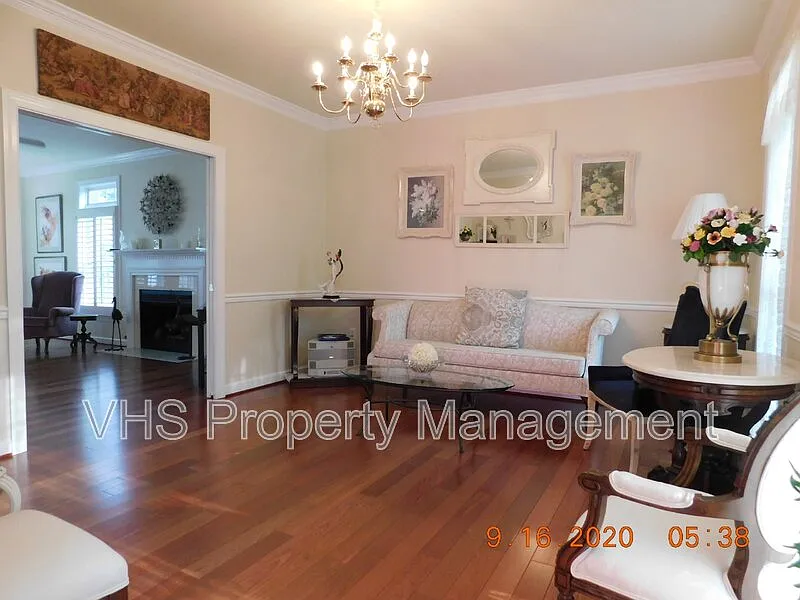 4 bed, 3.5 bath, 3445 sqft, $3,250 — Photo 4