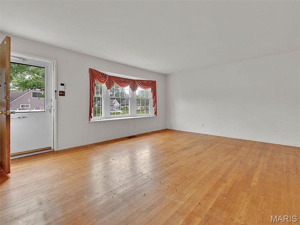 yam様 ご確認用 7161 Val Brook Ln, Saint Louis, MO 63123 | Zillow