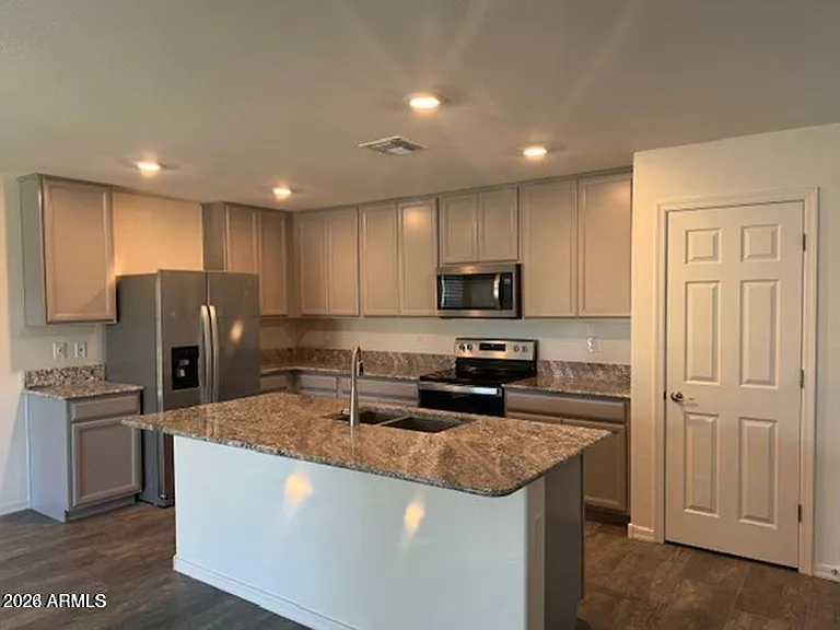 1451 W Pinkley Ave — Photo 3