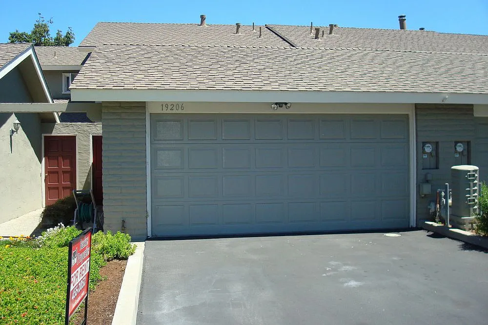 19206 Creekside Ln photo 1