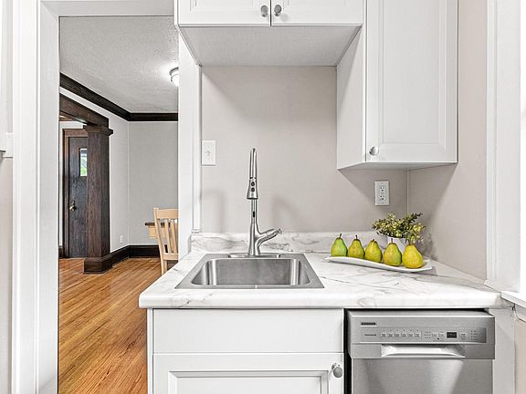 5th image of 1373 Sargent Ave