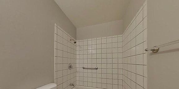 4th image of 435 Whitney Ave