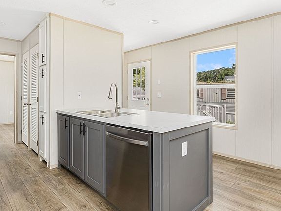 3rd image of 460 Collins St #44