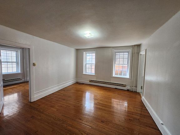 3rd image of 2 Maryland Ave APT 22