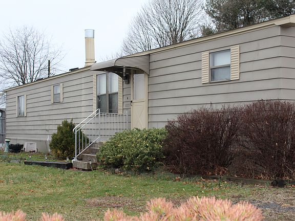 Entrance to Living Room.
