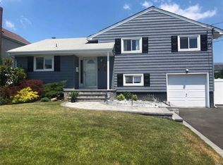 10 Jomarr Pl, Massapequa, NY 11758