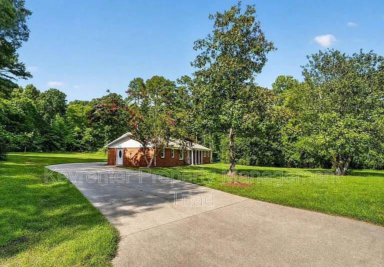 5108 Lakeshore Ct — Photo 34