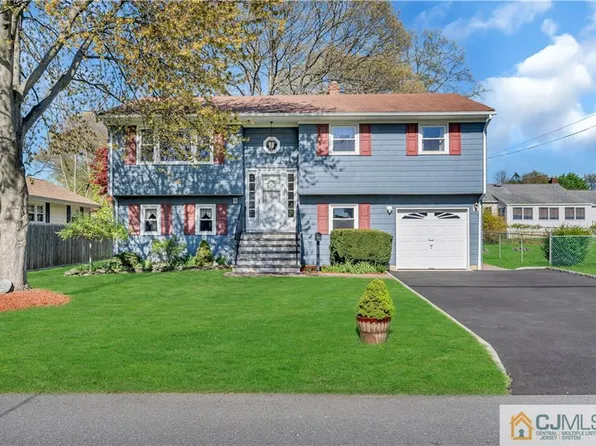 2011 Oxford Ave, South Plainfield, NJ 07080