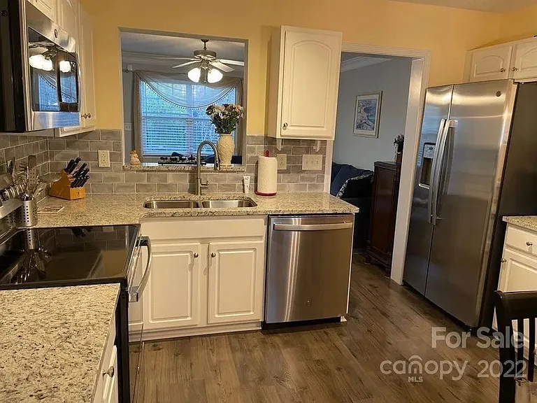 8427 Meadowcreek Village Dr — Photo 14