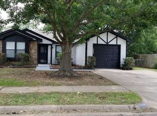 1404 Colonnade Dr, Arlington, TX 76018