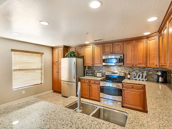 Eat-in Kitchen