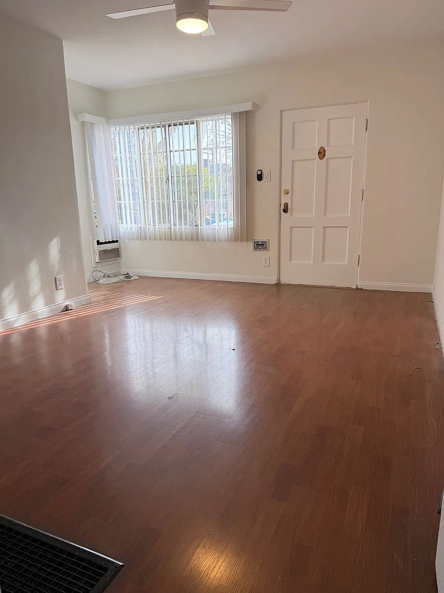 Building Photo - 121 E Garfield Ave #121