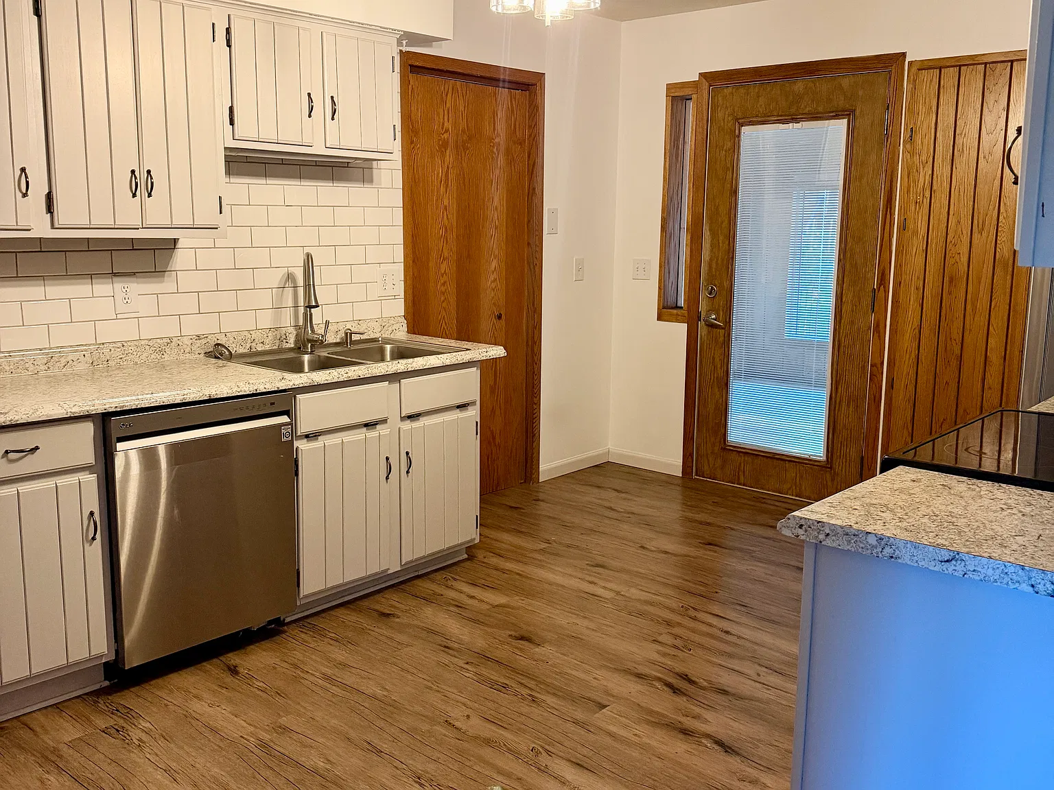 3 bed, 2.5 bath, 1586 sqft, $2,200 — Photo 2