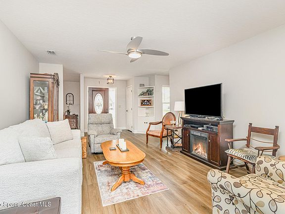 5th image of 1332 Pilgrim Ave