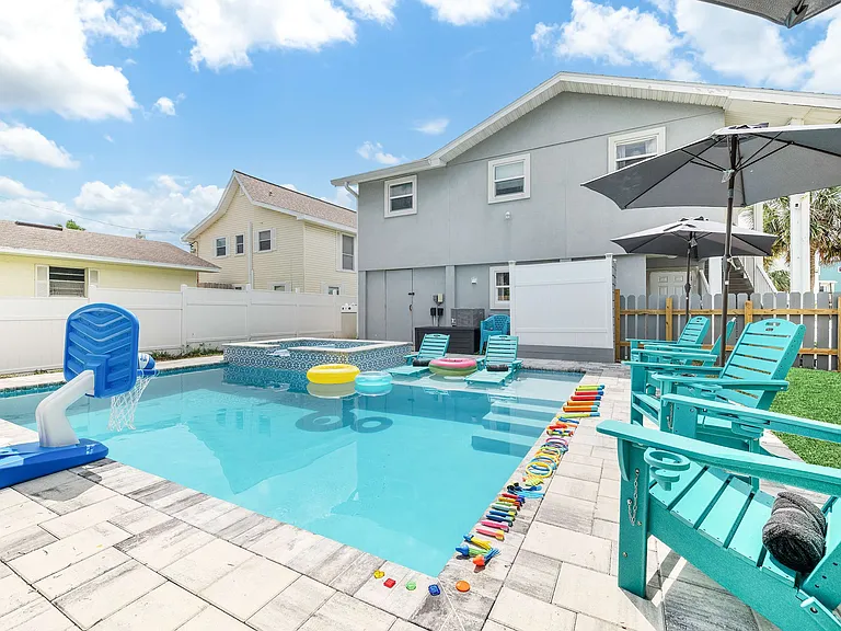 108 Zamora St — Photo 15