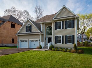 19 Walnut Ridge Ct, Stamford, CT 06905