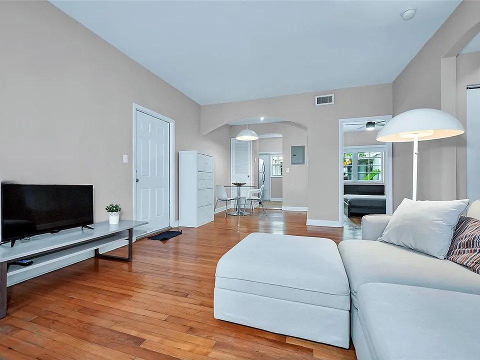 1561 Lenox Ave #2