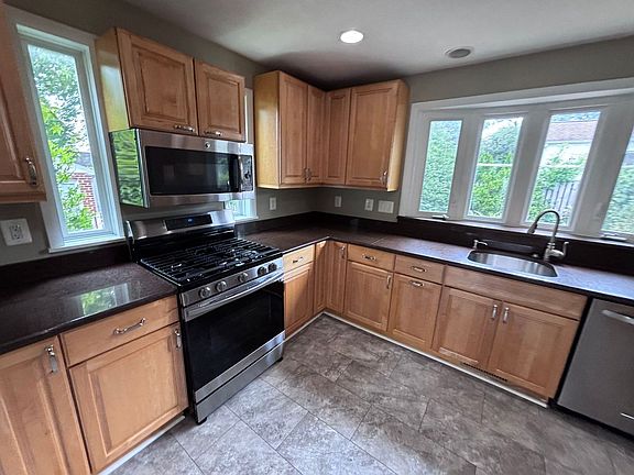 2nd image of 701 Robert Rd