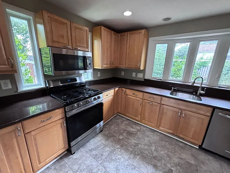 701 Robert Rd — Photo 2