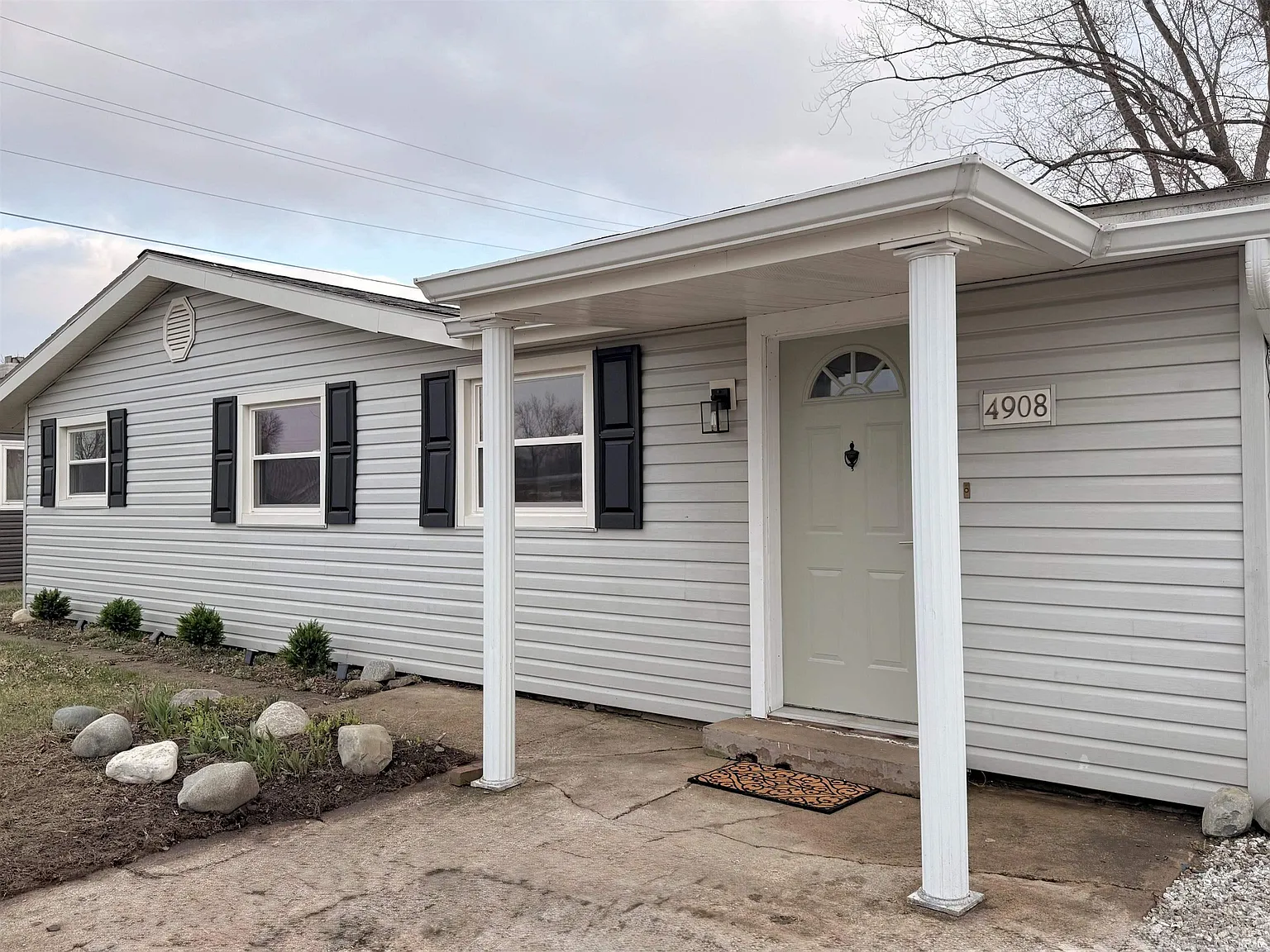 4908 Algonquin Trl photo 1