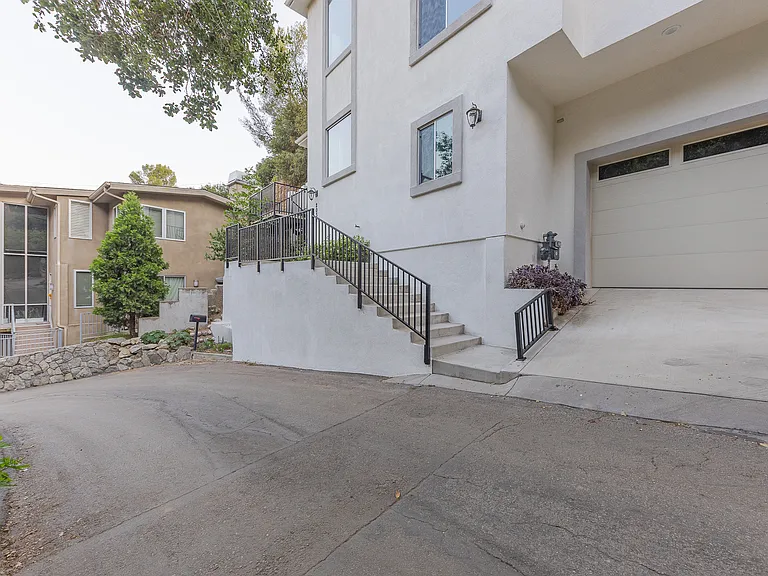 2073 Pasadena Glen Rd — Photo 16