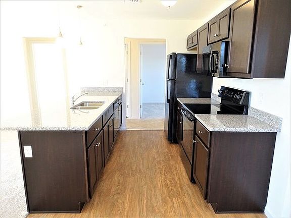 4th image of 142 Erin Ct