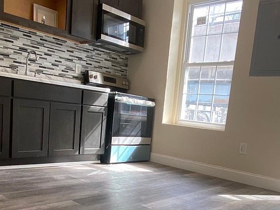 3rd image of 1550 Adams Ave #3CA
