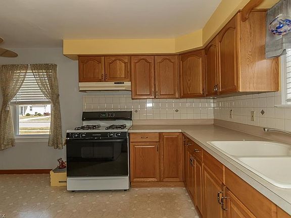 5th image of 29740 Cresthaven Dr