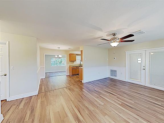 3rd image of 47 S Lincoln Ave