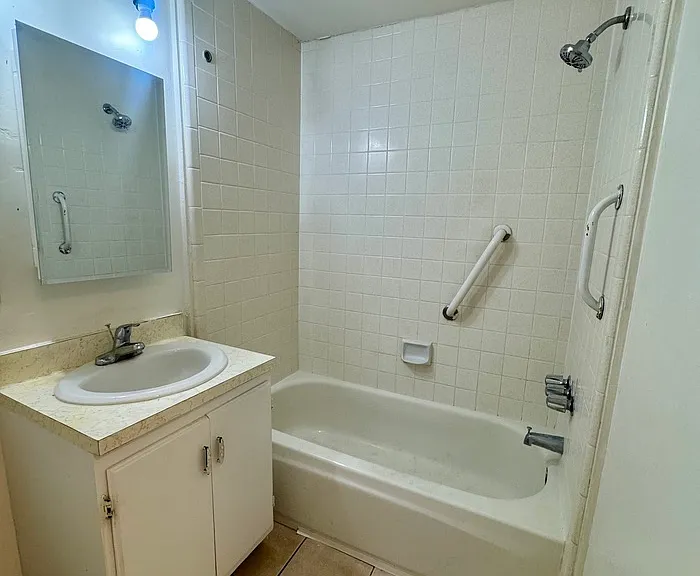 5250 E Bellevue St #B — Photo 13