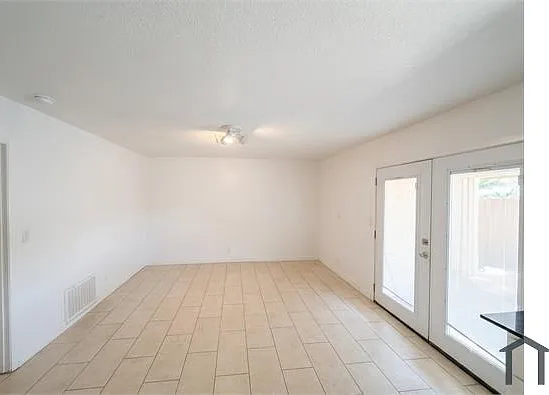 4 bed, $1,995 — Photo 2