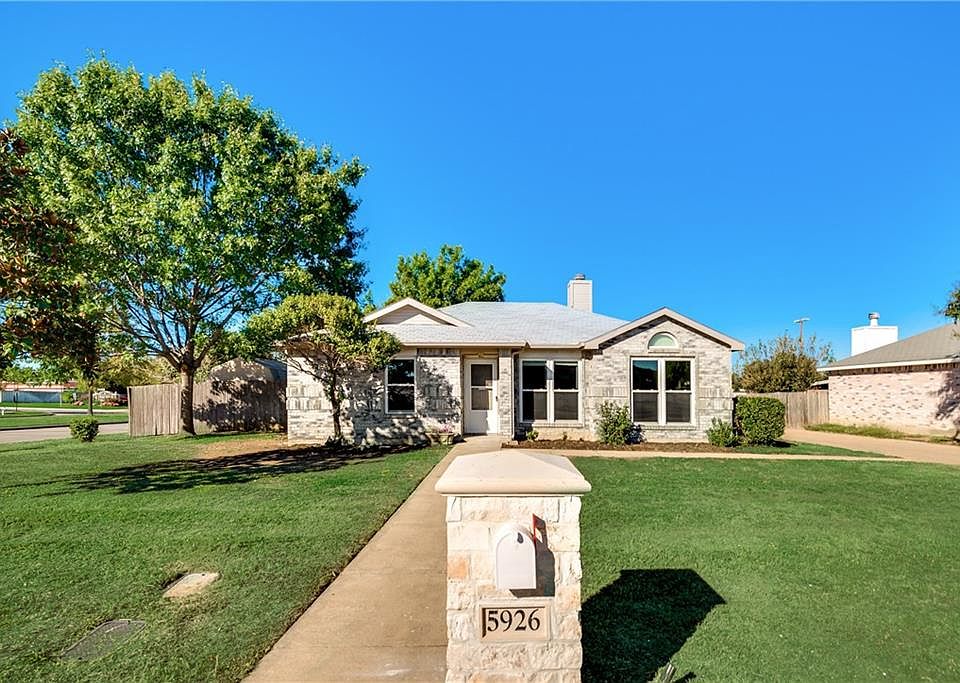 1st image of 5926 Royalcrest Dr