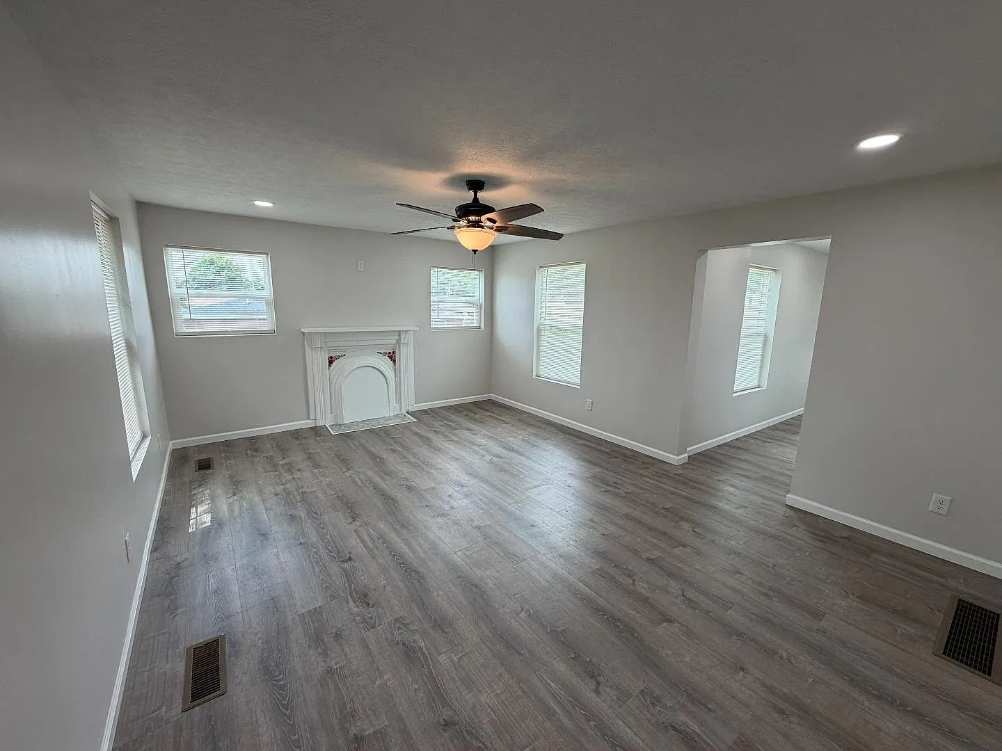 11673 Huntington Rd — Photo 4