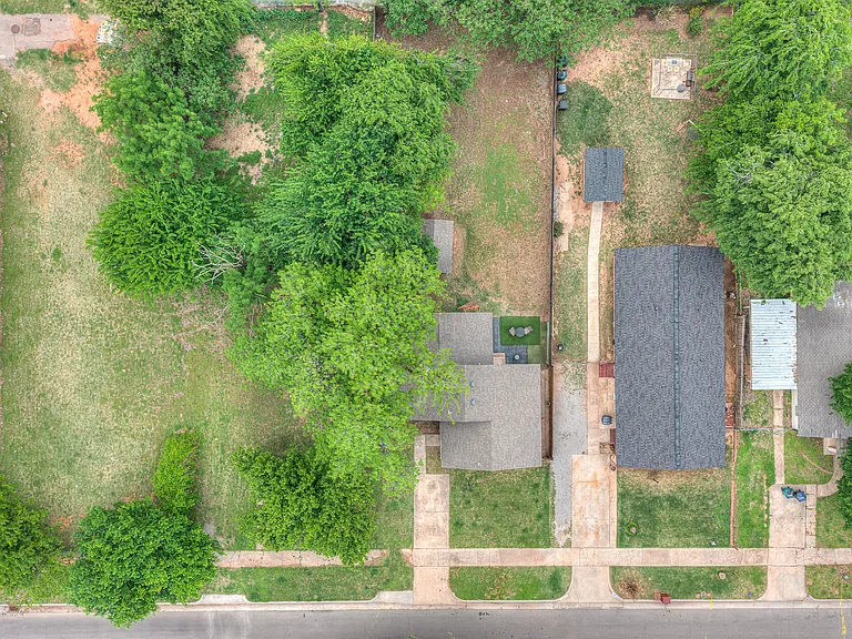 1608 NW 7th St — Photo 36