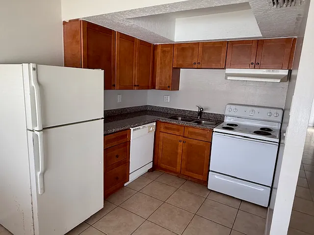 Pacifico Apartments — Photo 8