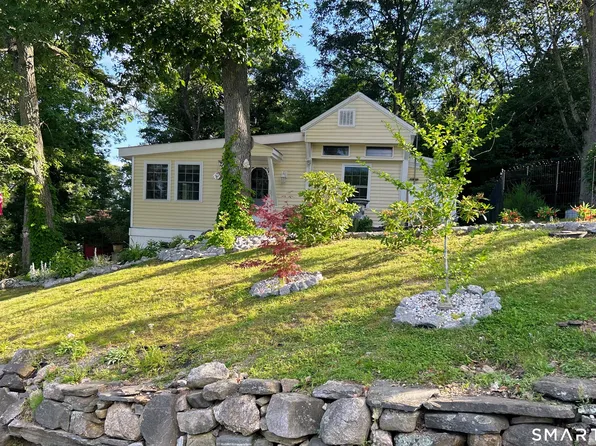 5 Hilltop Road, East Hampton, CT 06424