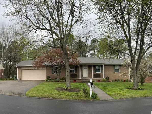 1323 Fairway Cir, Mayfield, KY 42066