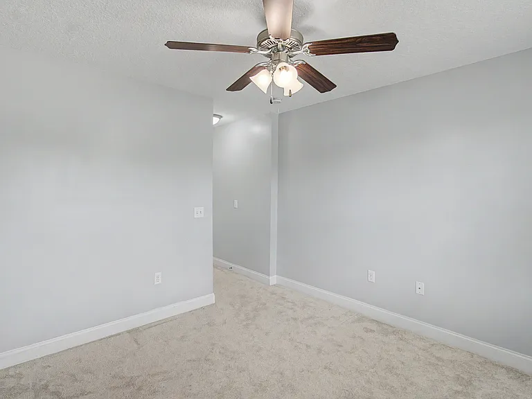 151 Lincoln Way NE — Photo 22
