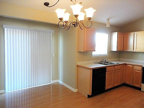 3rd image of 7910 Palmaro Cir