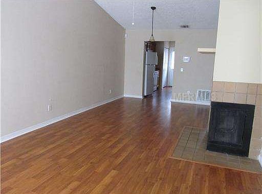 2nd image of 201 Lovell Ln