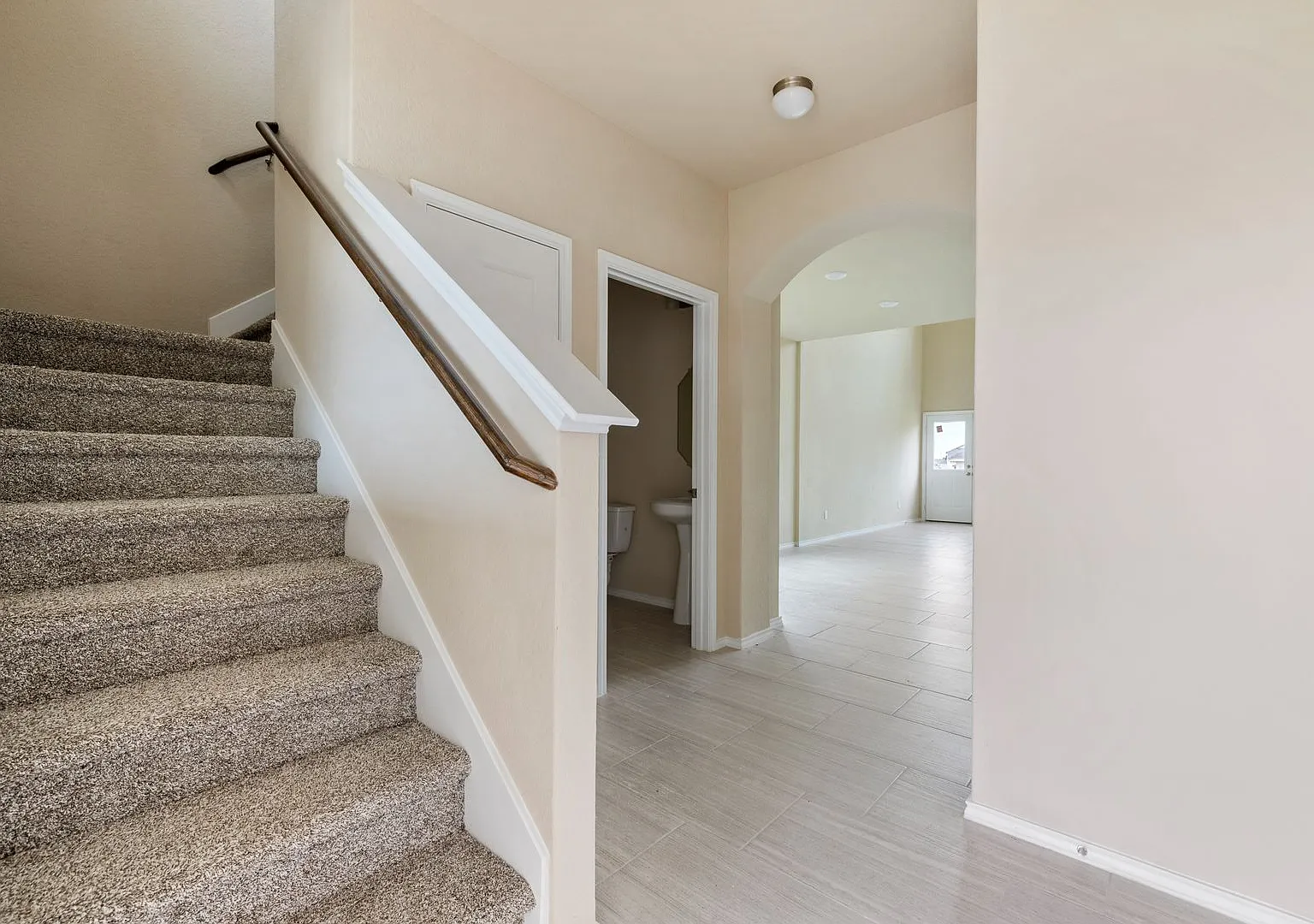 Like-New 4-Bedroom Home with Game Room & Large Private Backyard in New Braunfels — Photo 2