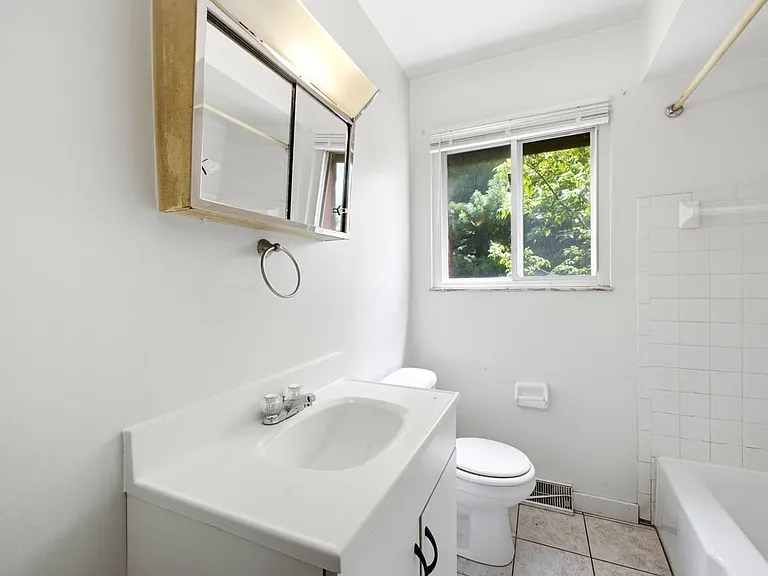 1567 Briarwood Ave — Photo 9