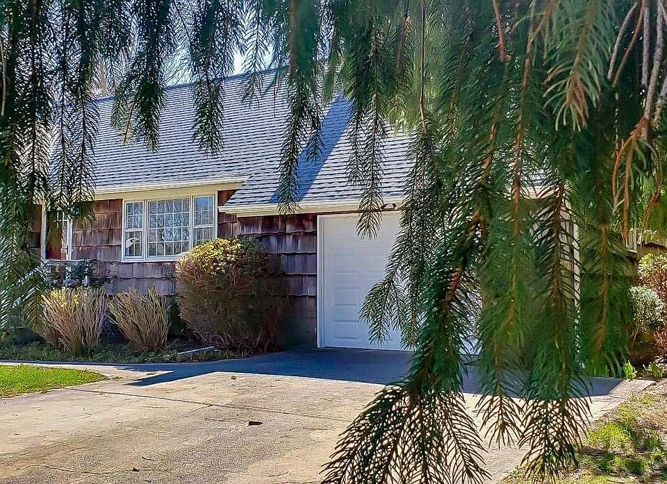 1st image of 525 Village Ln