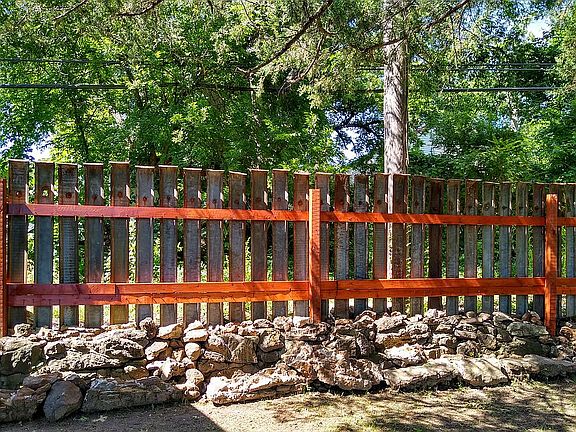  Metal panels, fixed fence  